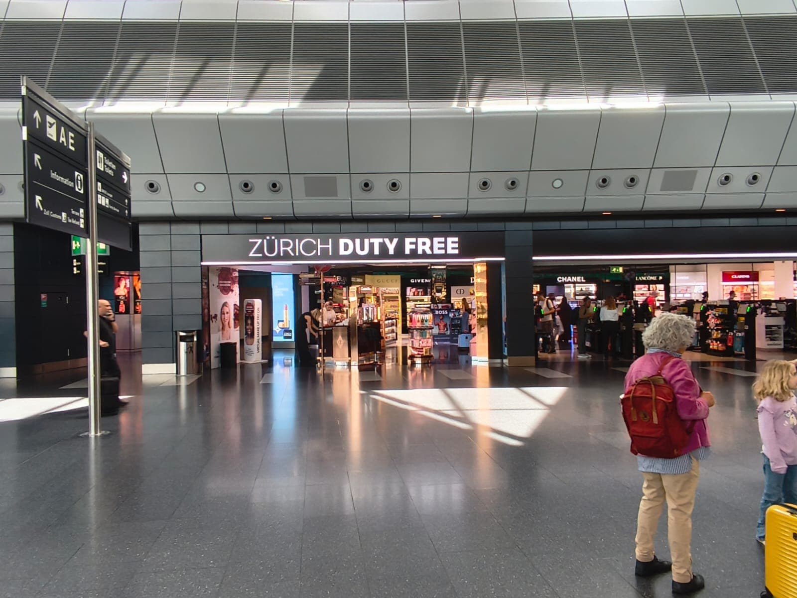 Zürich Duty Free storefront with beauty counters